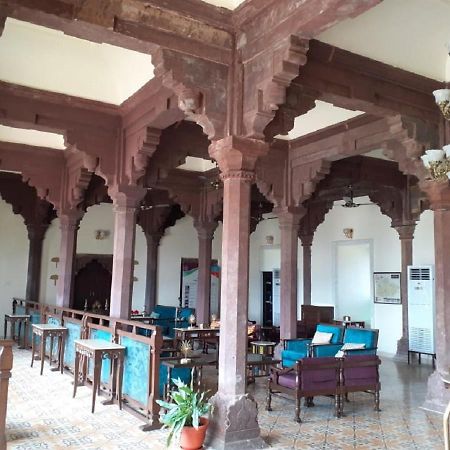 فندق Mpt Sheesh Mahal, أورشها المظهر الخارجي الصورة