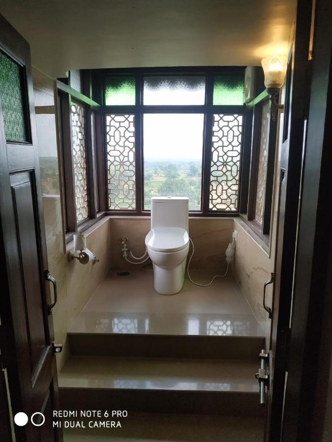 فندق Mpt Sheesh Mahal, أورشها المظهر الخارجي الصورة