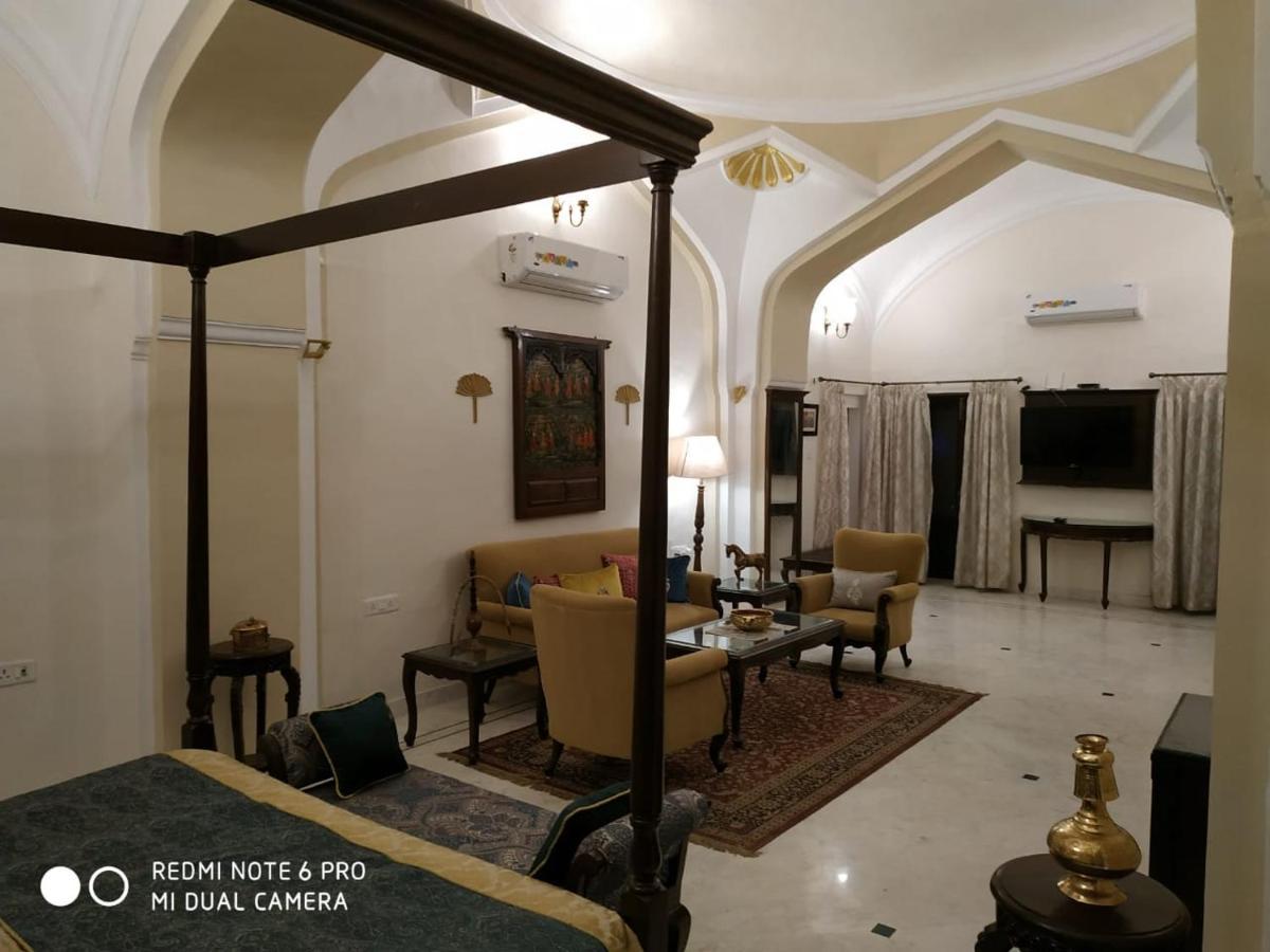 فندق Mpt Sheesh Mahal, أورشها المظهر الخارجي الصورة