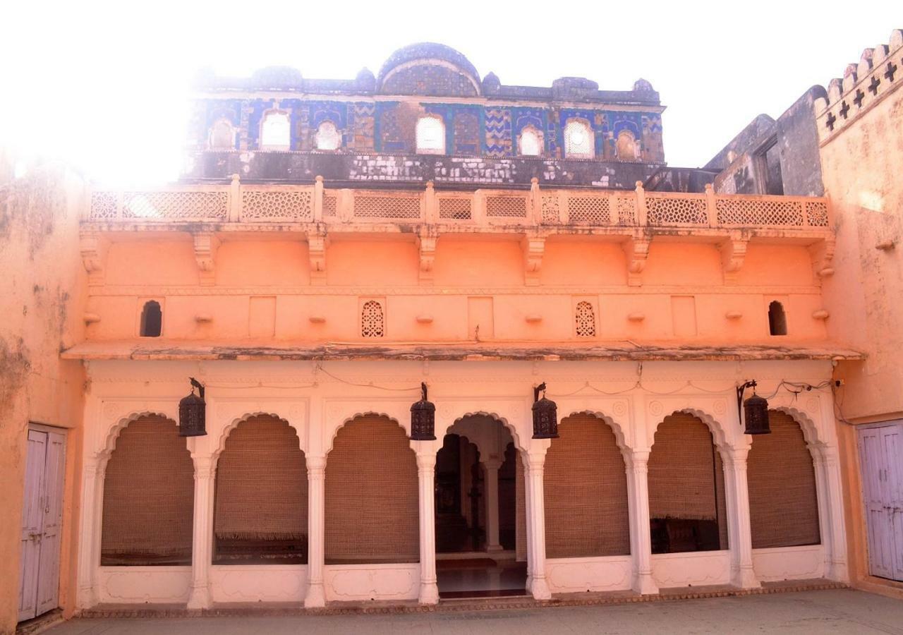 فندق Mpt Sheesh Mahal, أورشها المظهر الخارجي الصورة